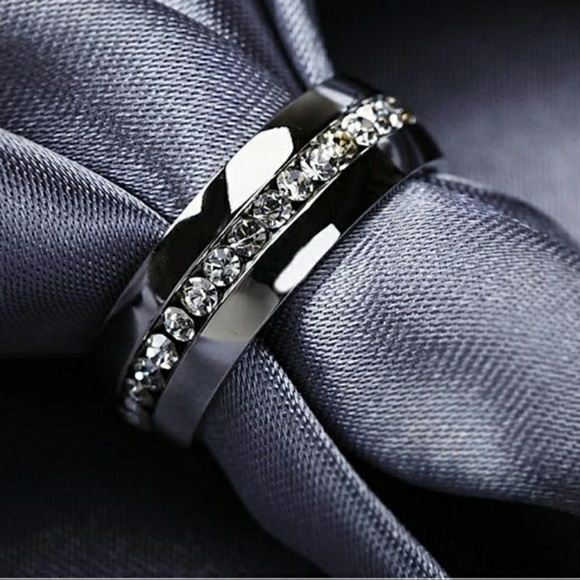 Silver Ring Wedding Engagement Single Row Zircon bridal band ring - Nwt - Picture 1 of 7